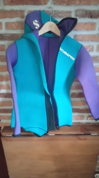 Traje neopreno capucha SCUBAPRO  Talla pequeña 36