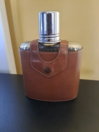 Petaca de cristal y cuero