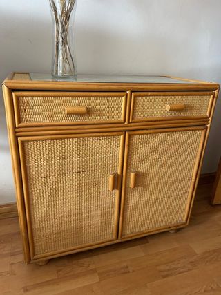 Mueble de mimbre con  solo venta persona