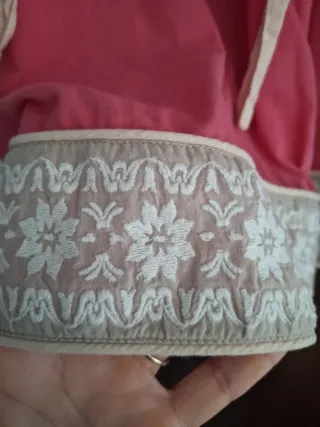 Vestido rosa con bordado