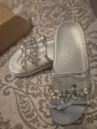 Ciabatte argentate con strass