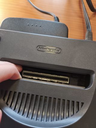 Consola Nintendo 64 gris con juego incluido