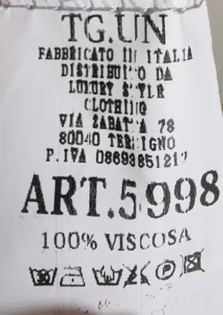 Camicetta corta a righe con nodo