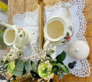 Tetera inglesa marca Wedgwood modelo Moss Rose.