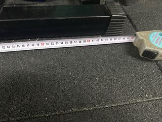 Soporte para discos de gimnasio negro.