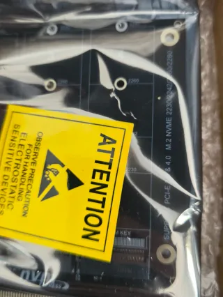 Adaptador NVMe SSD a PCIe + Tornillos