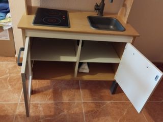 Cocinita de juguete de madera