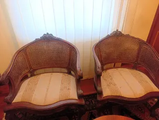 Coppia di antiche sedie in legno e rattan