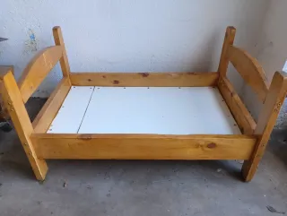 Cama para perro de madera