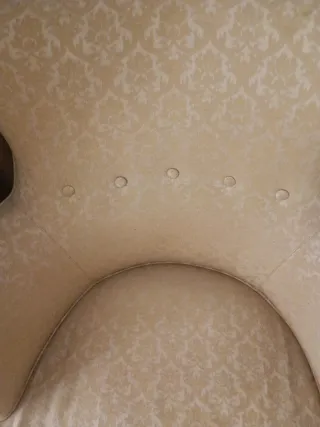 Coppia di poltrone imbottite con frange