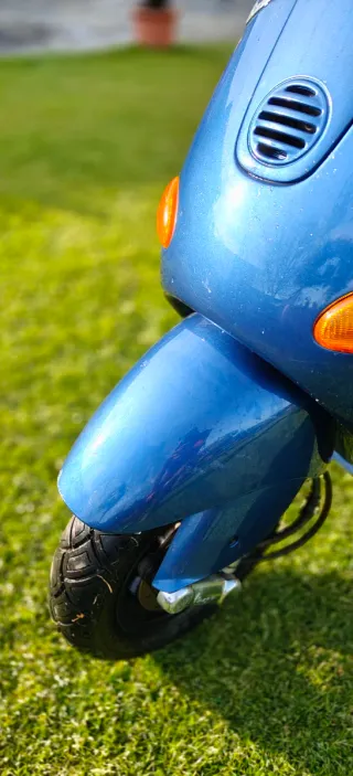 Vespa 50 Azul Marrón Automática