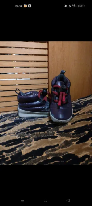 Botas Sorel Moradas y Rojas