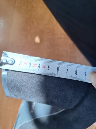 Zapatos de tacón negros elegantes