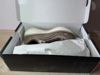 Nike Vomero Plus Beige/Marrón
