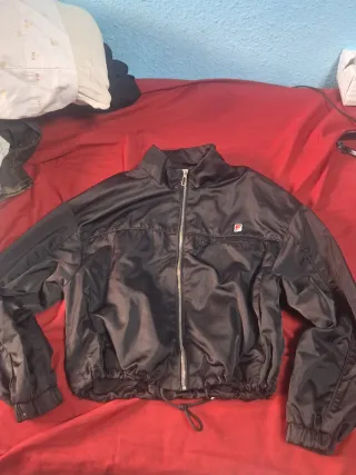 Chaqueta Fila Negra Cremallera y Cordón