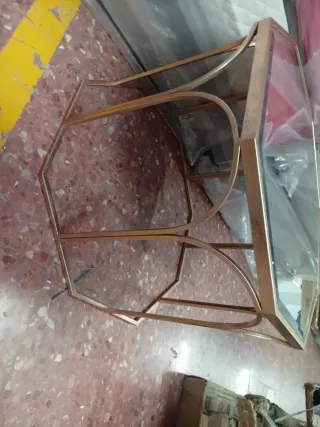 Mesa centro diseño cristal dorado