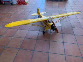 Avión RC Aeromodelismo Amarillo