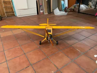 Avión RC Aeromodelismo Amarillo