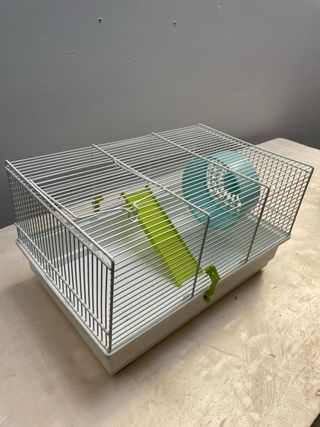 Jaula hámster con rueda y accesorios
