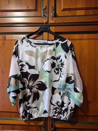 Blusa elegante floral