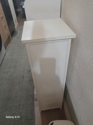 Mueble auxiliar vintage cajones madera y ratán