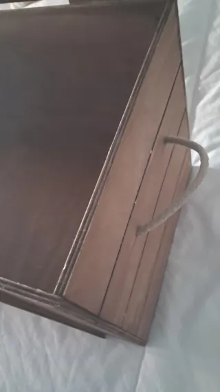 Baúl de madera ligera rústico