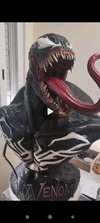 Figura Venom pla Pintada a Mano más de 70 cm
