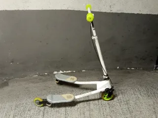 Patinete pulpo blanco y verde