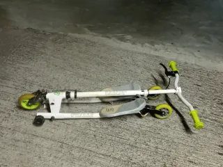 Patinete pulpo blanco y verde