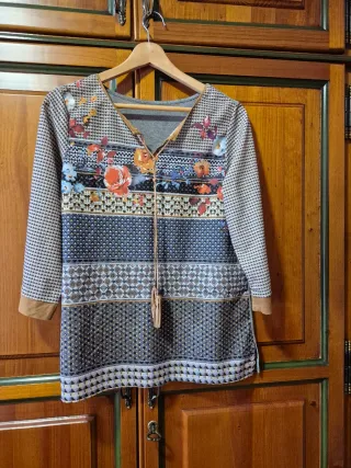 Jersey estampado floral y geométrico