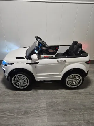 Coche eléctrico infantil blanco