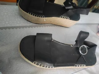 Sandalias cuña negras
