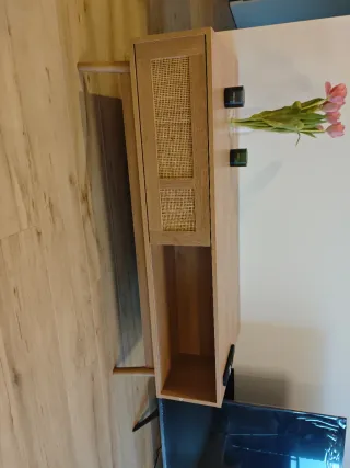 Mueble de salón madera y ratán