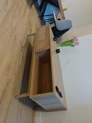 Mueble de salón madera y ratán