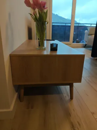 Mueble de salón madera y ratán