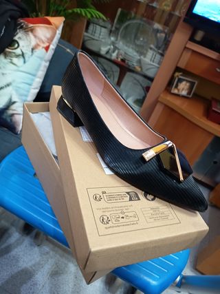 Scarpe di raso nere eleganti