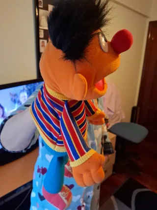 Muñeco Epi de Barrio Sésamo. Se mete mano dentro