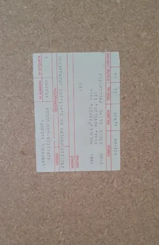 Cómoda cajonera blanca y verde