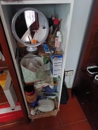 Armario baño con baldas cristal y puerta