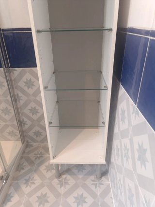 Armario baño con baldas cristal y puerta