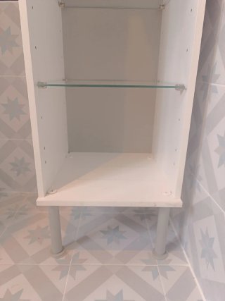 Armario baño con baldas cristal y puerta