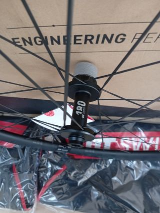 JUEGO RUEDAS DT SWISS ARC 1100 DICUT 38 DB. NUEVO