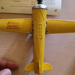 Avión Paya Junkers Amarillo Raro color