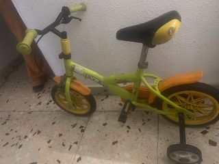 Bicicleta infantil verde y naranja