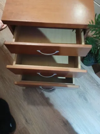 Cajonera de madera para mesita de noche