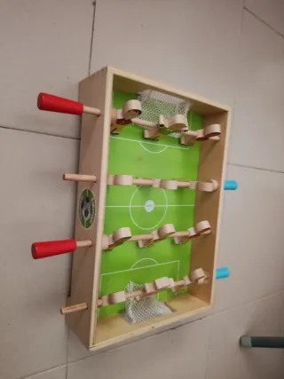 Futbolín de madera para niños