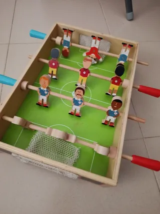Futbolín de madera para niños