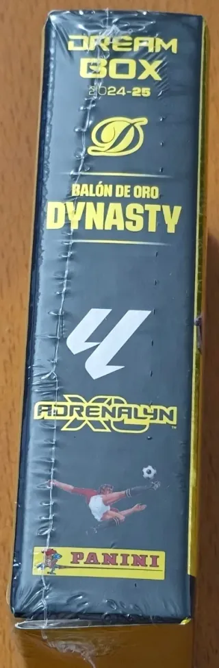 Caja Adrenalyn XL Dynasty 2024-25, precintada