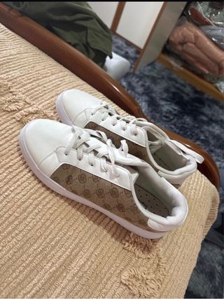 Scarpe da ginnastica bianche e marroni