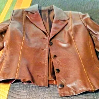 Giacca in pelle marrone da donna